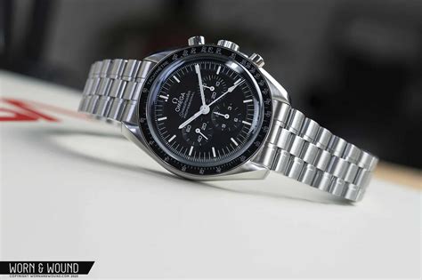 omega speedmaster lug to lug size